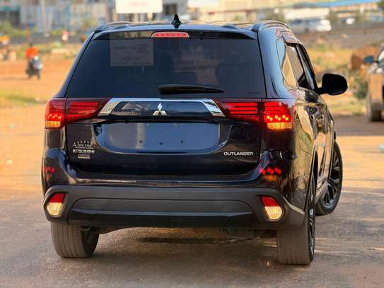 MITSUBISHI OUTLANDER ANNÉE 2018 image 9