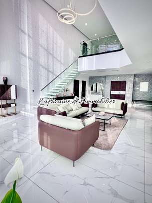 À Vendre – Appartement Duplex F4 de 290m2 ,aux Almadies image 1