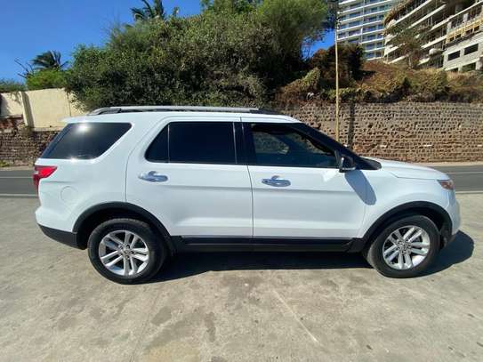 Ford Explorer XLT --7 places --4WD image 7