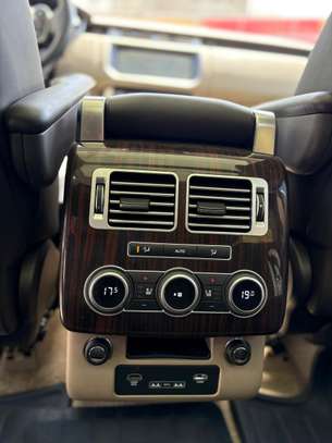 Range Rover Vogue image 6