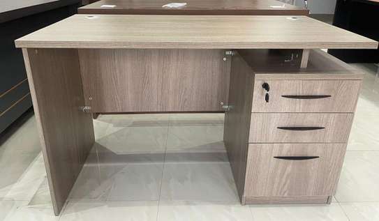 TABLES BUREAU+ RETOUR+ CAISSON (VENANT ALLEMAGNE) image 4