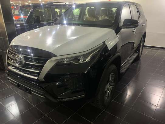 TOYOTA FORTUNER image 1