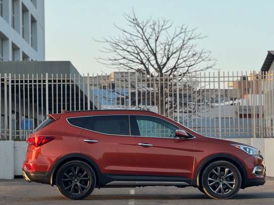 Hyundai Santa Fe 2017 Ultimate image 3
