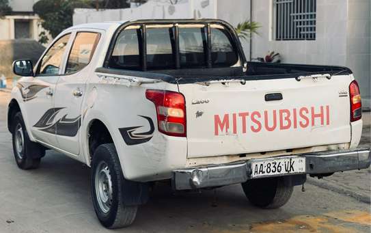Mitsubishi l200 image 6