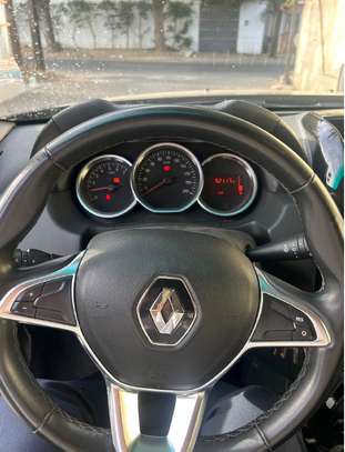 Renault Duster 4x4 à vendre- Immatriculation diplomatique image 4