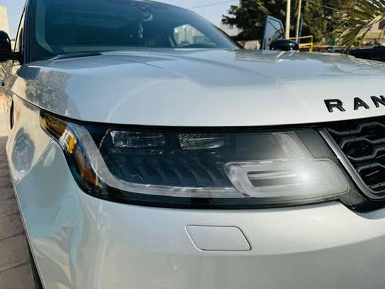 Range rover Sport HST image 2