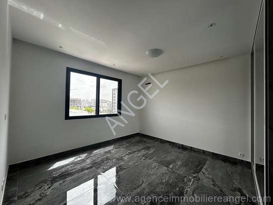 Ref_2706_GL F4 avec une vue dégagée à louer aux Almadies image 9