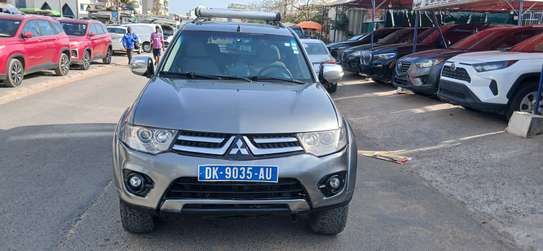 Mitsubshi pajero image 3