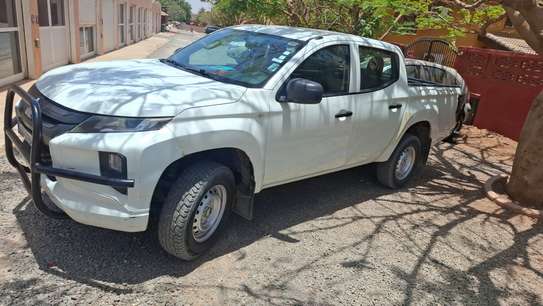 Mitsubishi L200 double cabine 2020 image 1