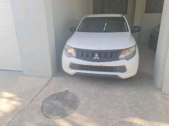 Mitsubishi L200 Double Cabine image 1