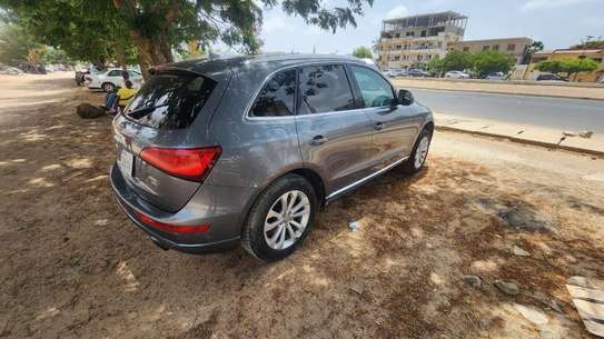 Audi Q5 SUV gris 5 portes spacieux image 6