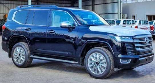 Toyota land cruiser vxr image 2