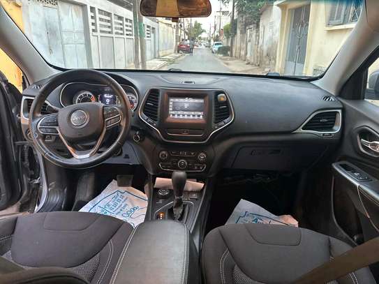 Jeep Cherokee 4x4 SUV Gris métallisé spacieux image 2