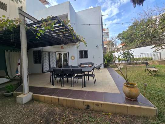 Villa F6 R+1 avec Jardin et Piscine- Cité Africa image 3