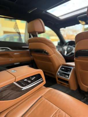 BMW SÉRIE 7 image 4