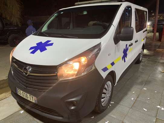 Ambulance Opel vivaro image 3