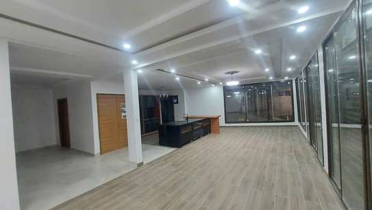 Villa R+2 à louer aux Almadies ! image 1