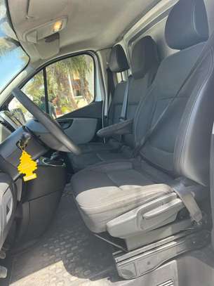 Renault trafic image 1