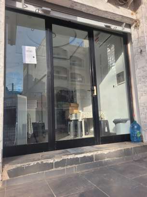 Magasin à louer par mois image 3