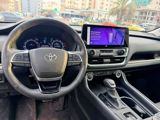 TOYOTA HIGHLANDRE PLATINUM 2024 image 3