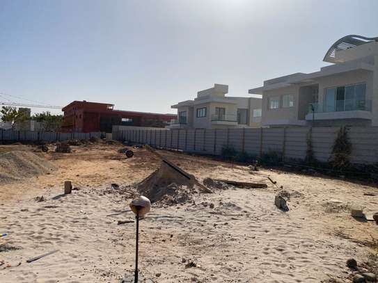 Terrain commercial au Almadies  idéal pour projet immobilier image 3