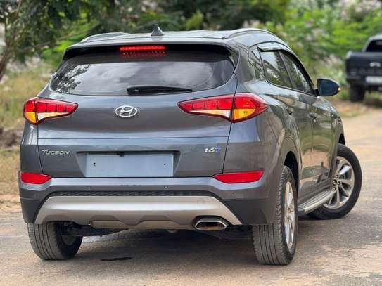 HYUNDAI TUCSON FULL OPTIONS image 5
