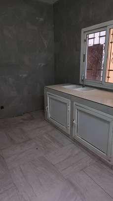 Villa R+1 , F6 à louer aux mamelles image 1