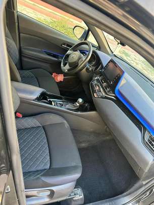TOYOTA C-HR image 9