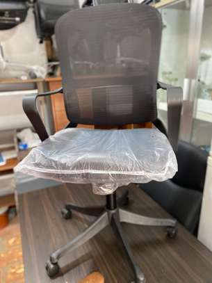 Chaise de bureau ergonomique noire maille respirante image 2