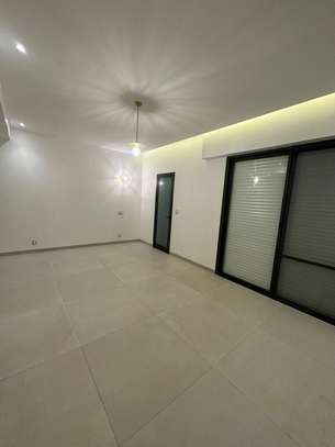 Villa neuve  R+2 à vendre Almadies image 3
