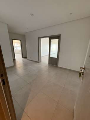 Magnifique F4, 3 chambres salon à louer aux almadies image 2