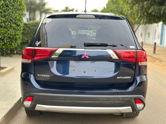 MITSUBISHI OUTLANDER image 8