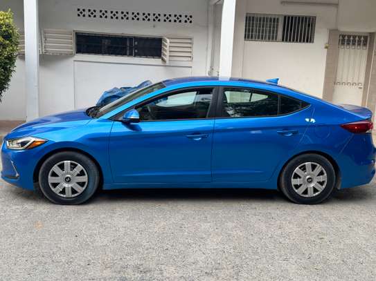 Hyundai Elantra 2017 image 4