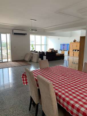 Appartement triples à louer à côté Pullman image 4