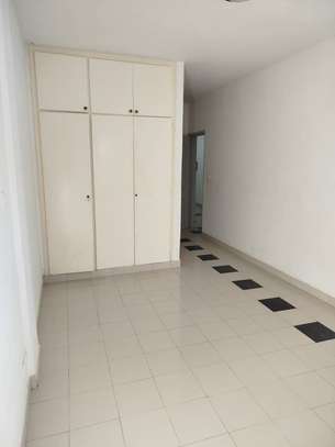 APPARTEMENT F4 A LOUER A NGOR EN FACE DU STADE image 5
