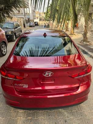 Hyundai Elantra image 5