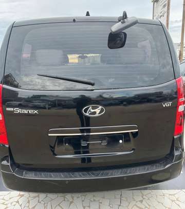Hyundai Starex VIP 12 places image 2