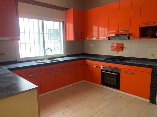 Villa r+1 à louer ngor Almadi image 4