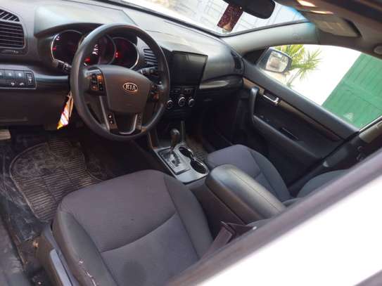 kia sorento image 8