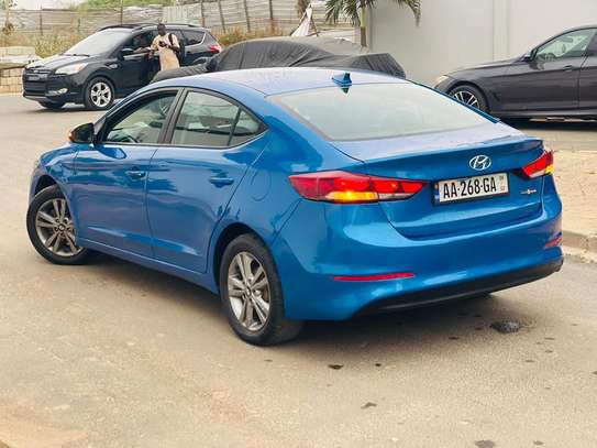 Hyundai Elantra Nouveau Model image 4