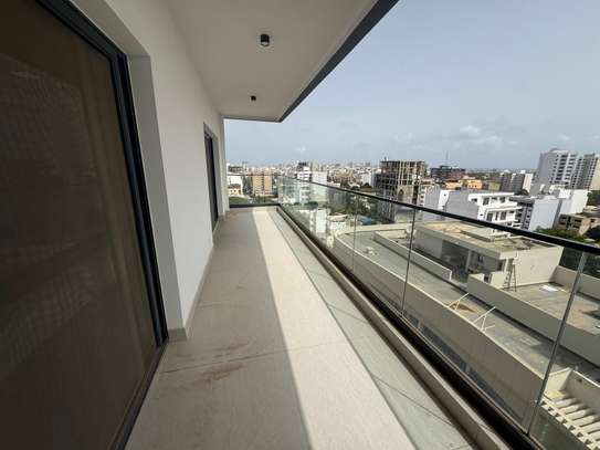 Appartement à louer point E picine olympique image 12