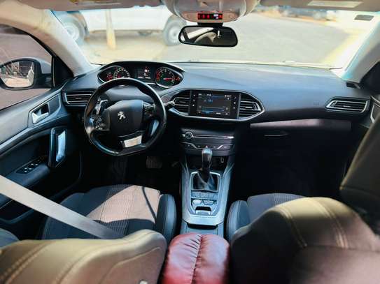 Peugeot 308 2018 image 6