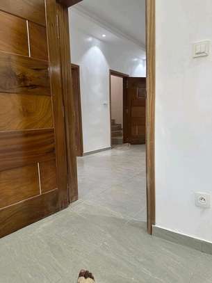 Maison moderne 5 chambres 4 salles de bain lumineuse image 9