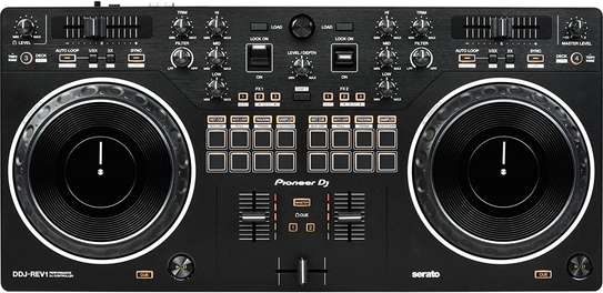 DJ Mixy est une platine de DJ - Com'UnCoeur Dakar