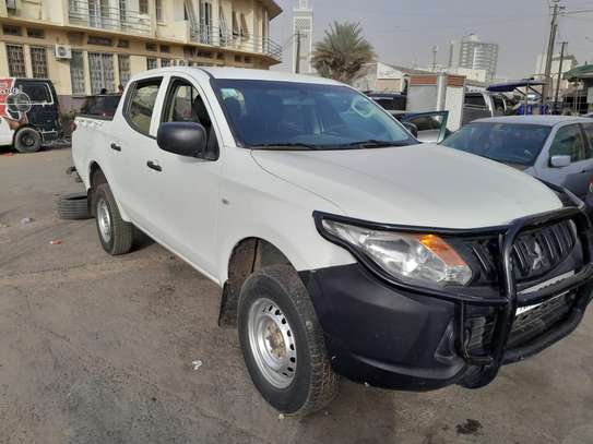 Mitsubishi l200 2018 image 6