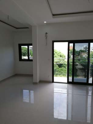 Appartement F4 à louer au point e image 2