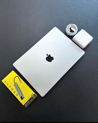 MacBook Pro M4 14 inch image 2