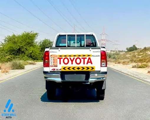 TOYOTA HILUX 2022 image 7