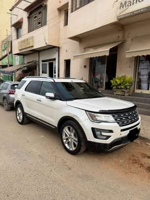 Ford Explorer 2017 image 1