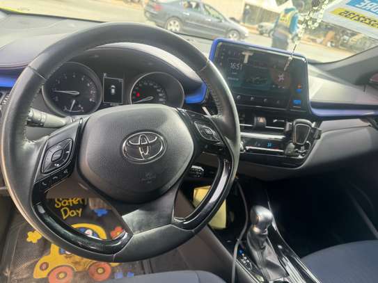 Toyota C-HR SUV Compact vert Fluo Vif Maniable image 7
